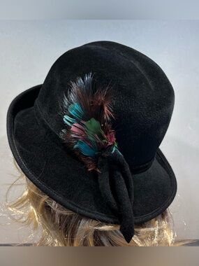 Vintage Black Velour Cloche Hat with Iridescent Peacock Feathers